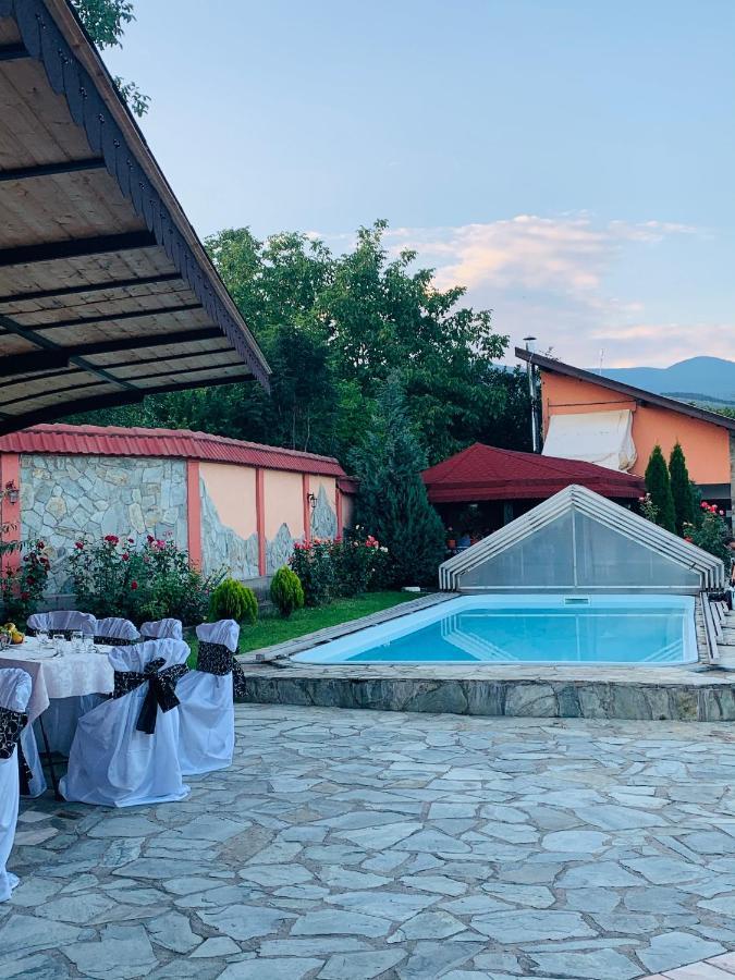 Alex & Maria Hotel Cărpinişu Exterior photo